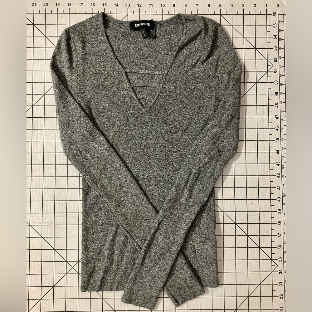 NWOT Express Women’s Small Grey Long Sleeve Sweater